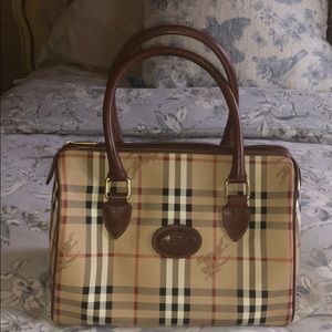 Burberrys Boston Bag
